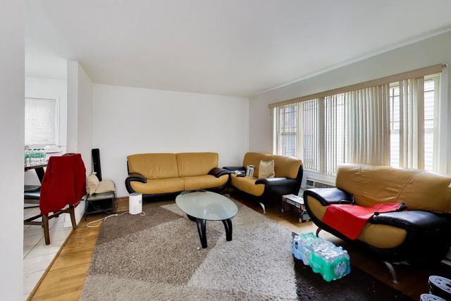 3111 W Foster Avenue, Chicago, IL 60625