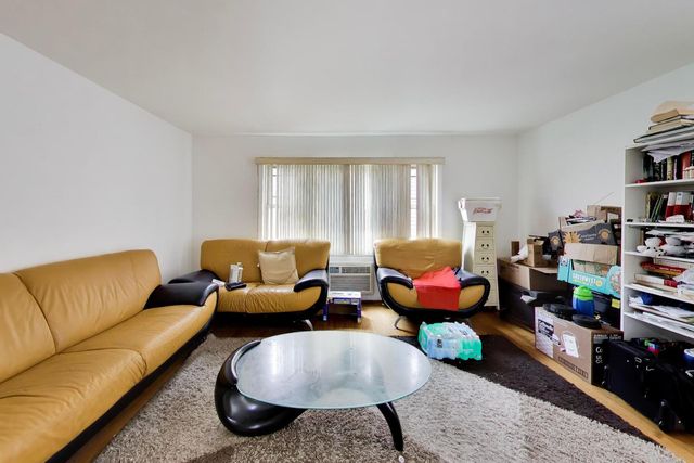 3111 W Foster Avenue, Chicago, IL 60625