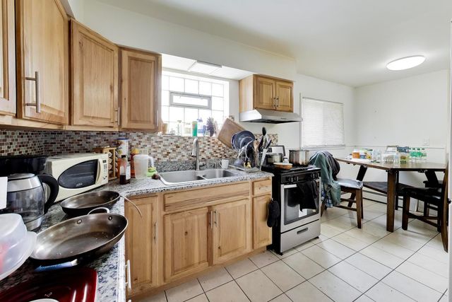 3111 W Foster Avenue, Chicago, IL 60625