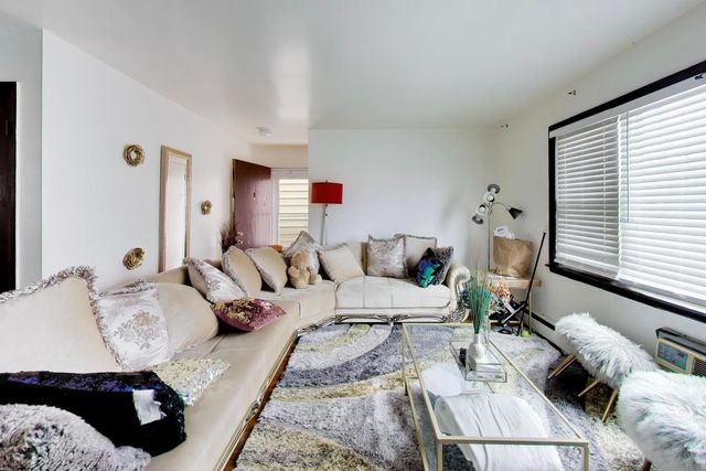 3111 W Foster Avenue, Chicago, IL 60625