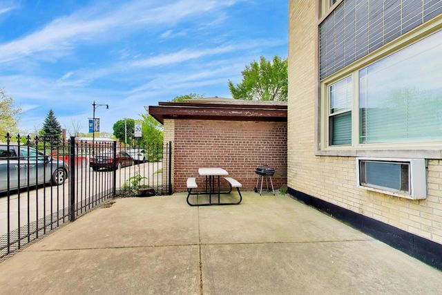 3111 W Foster Avenue, Chicago, IL 60625