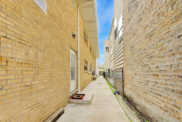 3111 W Foster Avenue, Chicago, IL 60625