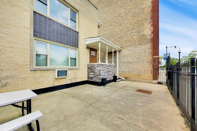 3111 W Foster Avenue, Chicago, IL 60625