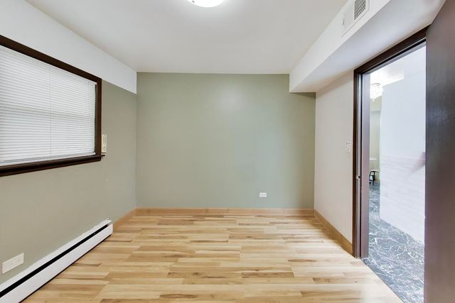 3111 W Foster Avenue, Chicago, IL 60625