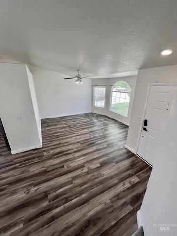 1690 Targhee, Mountain Home, ID 83647