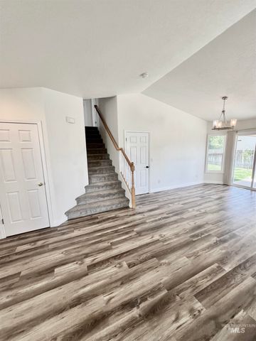 1690 Targhee, Mountain Home, ID 83647