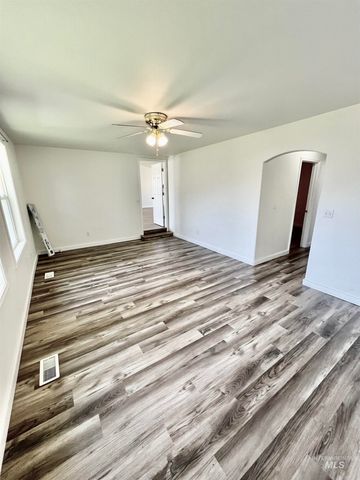 1690 Targhee, Mountain Home, ID 83647