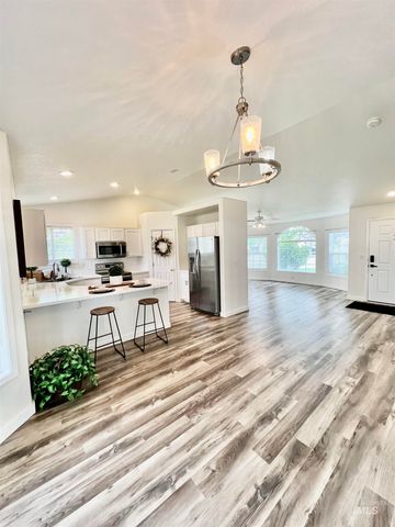 1690 Targhee, Mountain Home, ID 83647