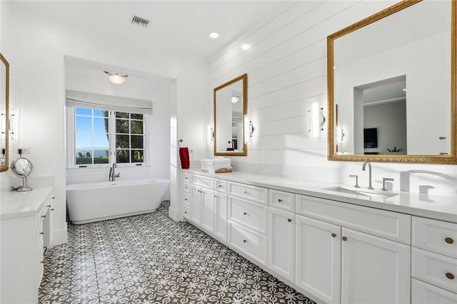 25473 Prado De Las Calabazas, Calabasas, CA 91302