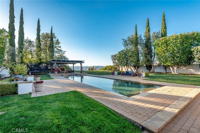 25473 Prado De Las Calabazas, Calabasas, CA 91302