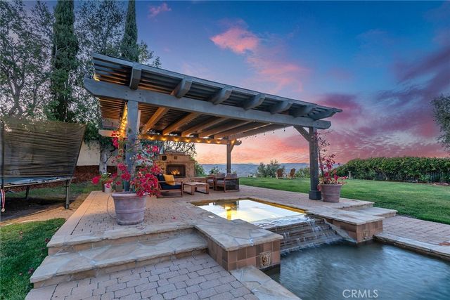 25473 Prado De Las Calabazas, Calabasas, CA 91302