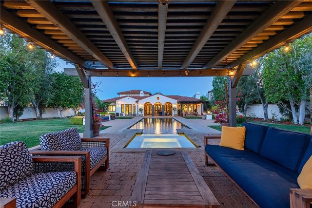 25473 Prado De Las Calabazas, Calabasas, CA 91302