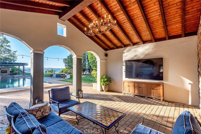 25473 Prado De Las Calabazas, Calabasas, CA 91302
