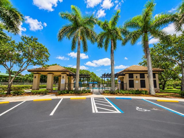 1041 Cedar Falls Drive, Weston, FL 33327
