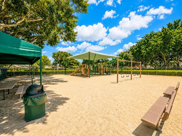 1041 Cedar Falls Drive, Weston, FL 33327