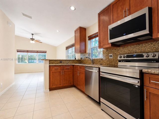 1041 Cedar Falls Drive, Weston, FL 33327