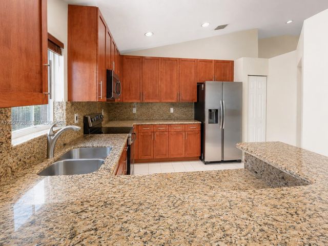 1041 Cedar Falls Drive, Weston, FL 33327