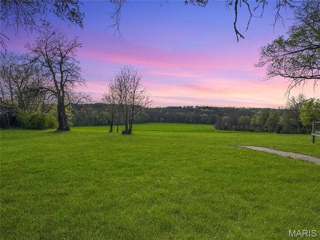 1933 4 Mile Road, Washington, MO 63090