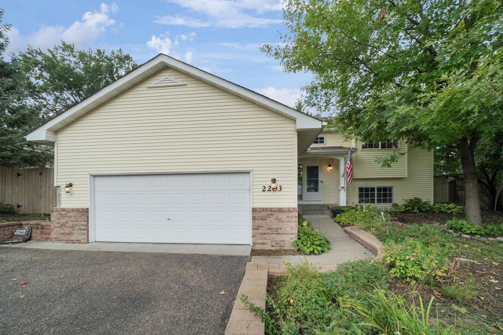2203 Chateau Lane, Mound, MN 55364