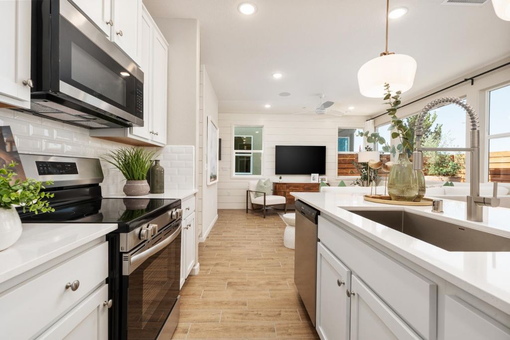 Image 11 of property listing at 1536 Bloom Lane, Clovis, CA 93619