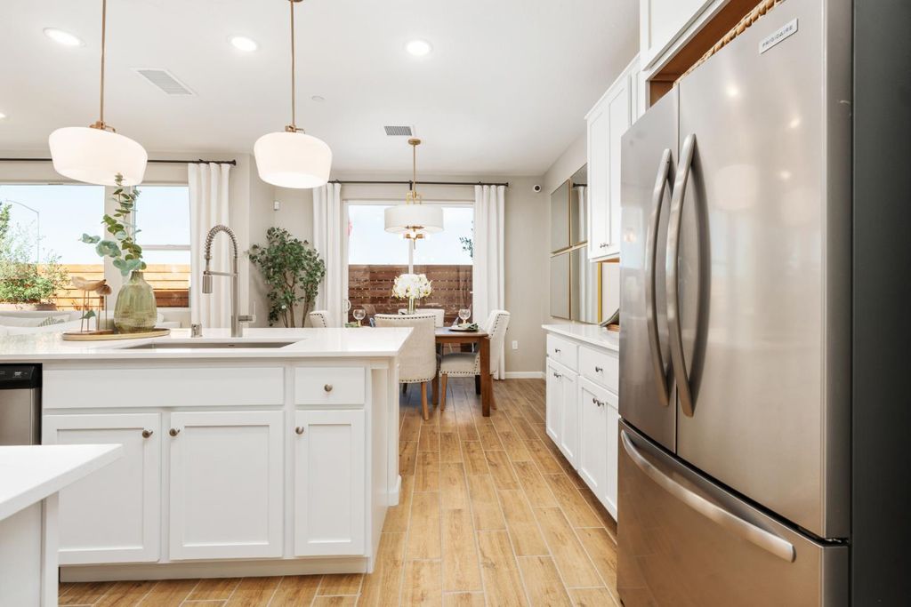 Image 12 of property listing at 1536 Bloom Lane, Clovis, CA 93619