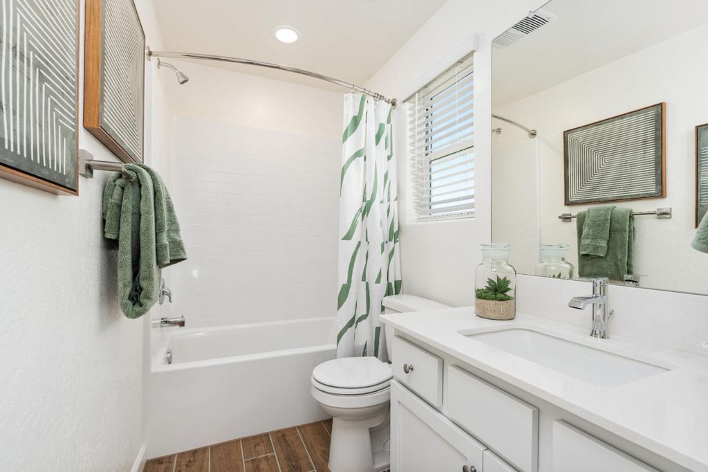 Image 21 of property listing at 1536 Bloom Lane, Clovis, CA 93619