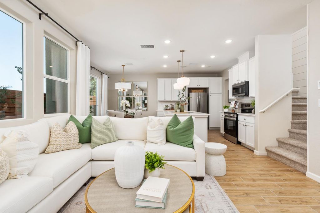Image 7 of property listing at 1536 Bloom Lane, Clovis, CA 93619