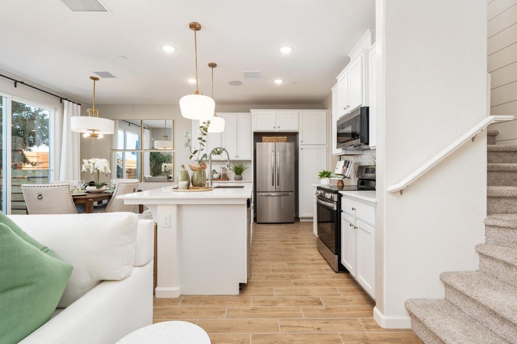 Image 8 of property listing at 1536 Bloom Lane, Clovis, CA 93619