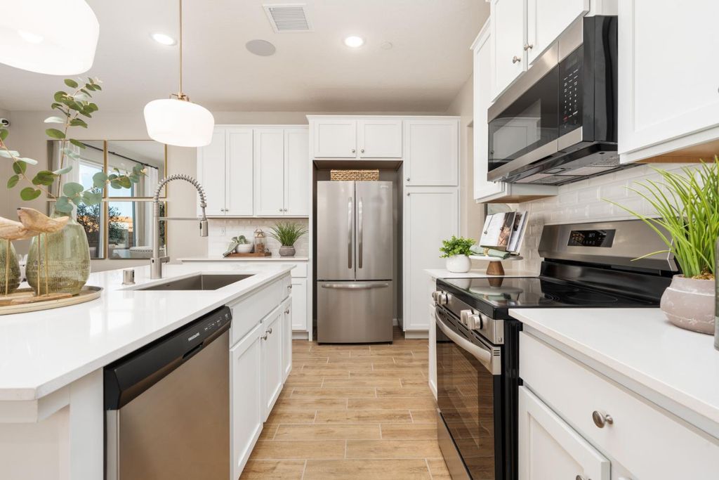 Image 9 of property listing at 1536 Bloom Lane, Clovis, CA 93619