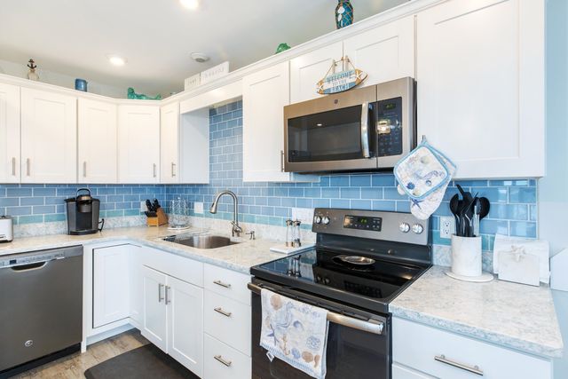 377 Ocean Blvd Unit 16, Hampton, NH 03842