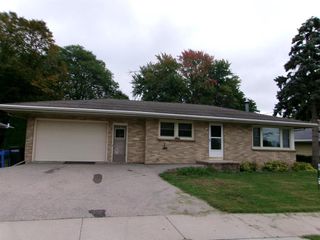 30 Bowen Street, Oshkosh, WI 54901