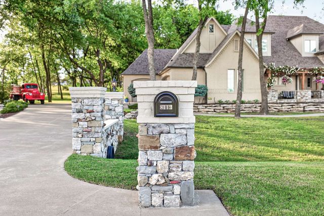 8112 N 72nd East Avenue, Owasso, OK 74055