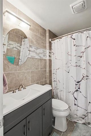 956 Callaway Court, Howell, MI 48843