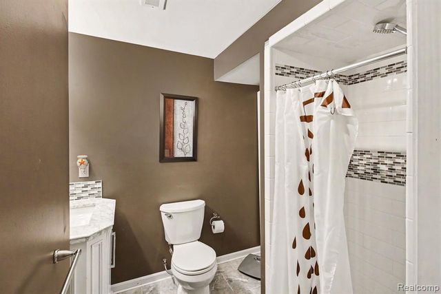 956 Callaway Court, Howell, MI 48843