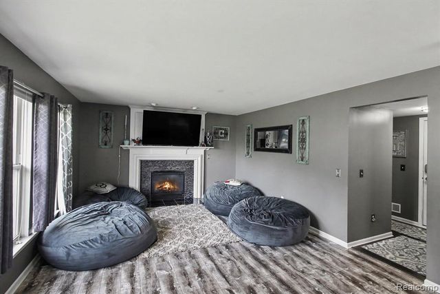 956 Callaway Court, Howell, MI 48843