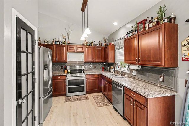 956 Callaway Court, Howell, MI 48843