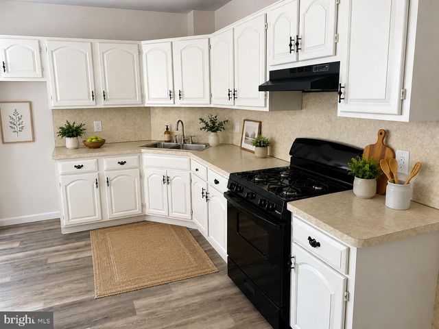 824 INDIANA AVE, Trenton, NJ 08638