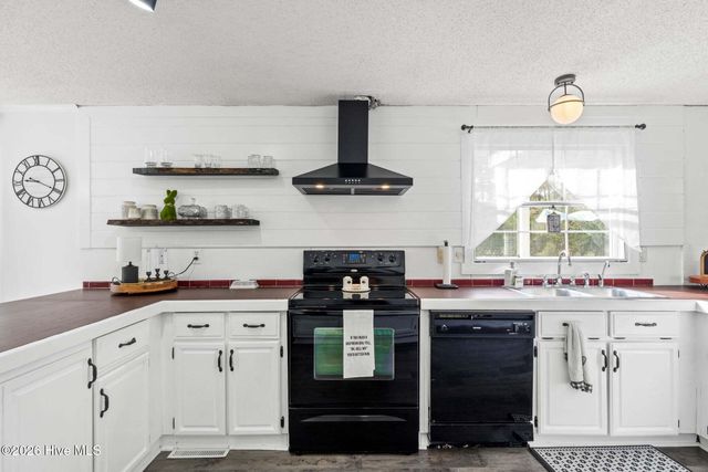 5689 Maple Street NE, Winnabow, NC 28479