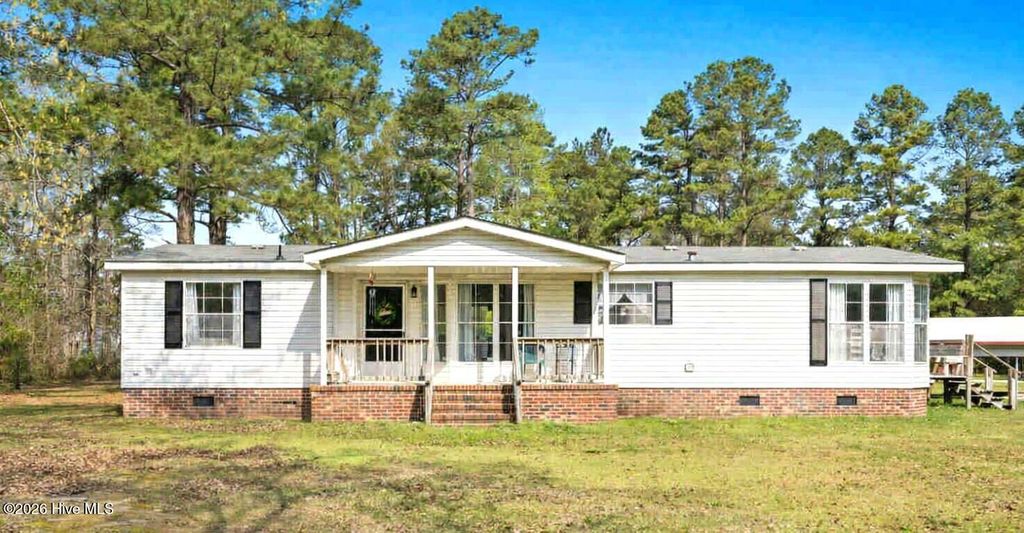 5689 Maple Street NE, Winnabow, NC 28479