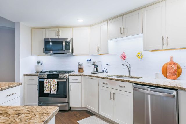 2075 Lafayette Rd Unit A18, Portsmouth, NH 03801