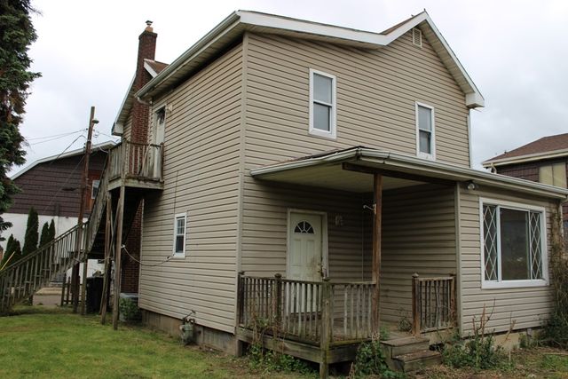 222 James E Wolfe St, Tarentum, PA 15084