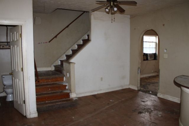 222 James E Wolfe St, Tarentum, PA 15084