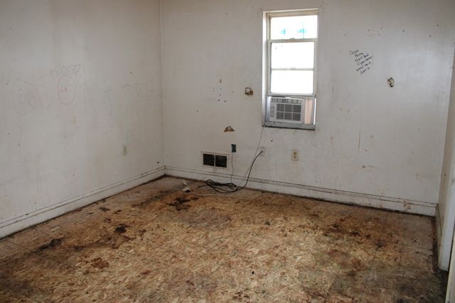 222 James E Wolfe St, Tarentum, PA 15084