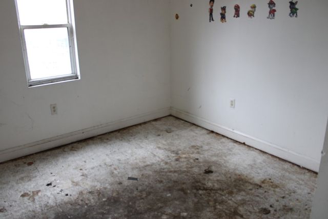 222 James E Wolfe St, Tarentum, PA 15084