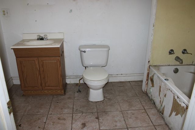 222 James E Wolfe St, Tarentum, PA 15084