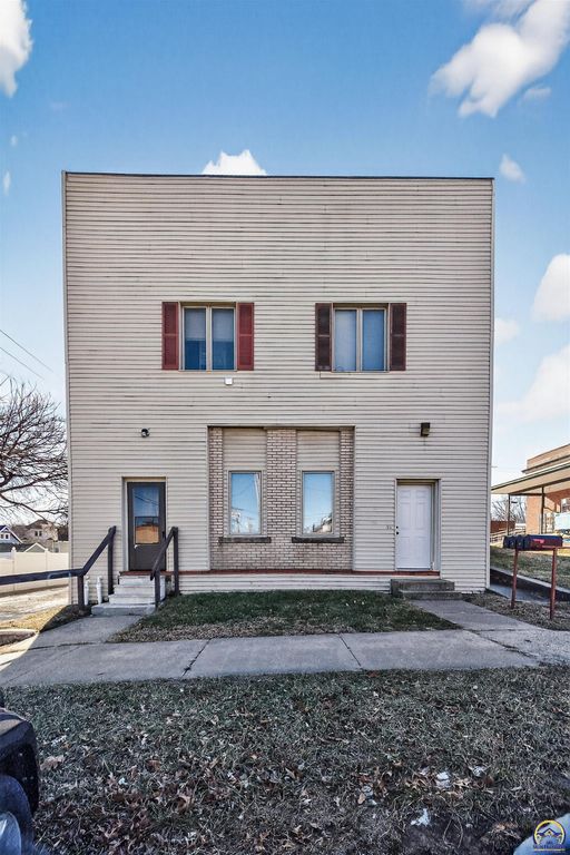 115 E Fourth St, Holton, KS 66436