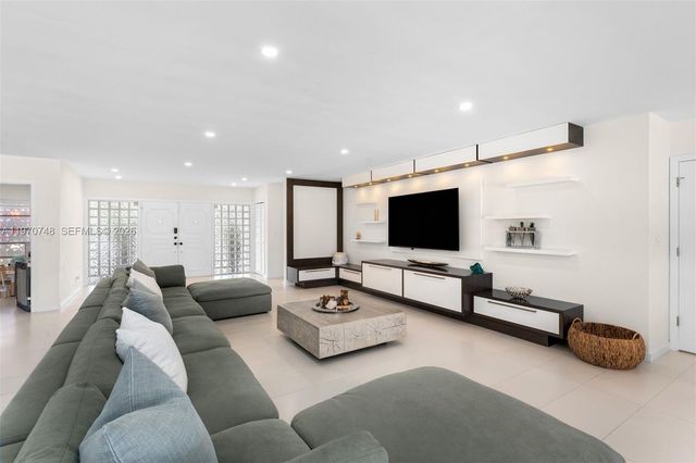 1525 Diplomat Pkwy, Hollywood, FL 33019