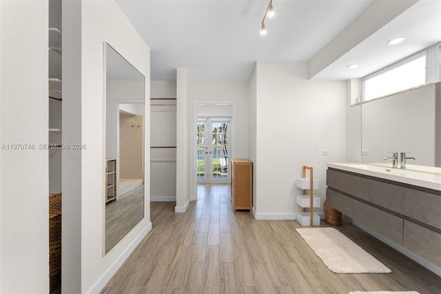 1525 Diplomat Pkwy, Hollywood, FL 33019