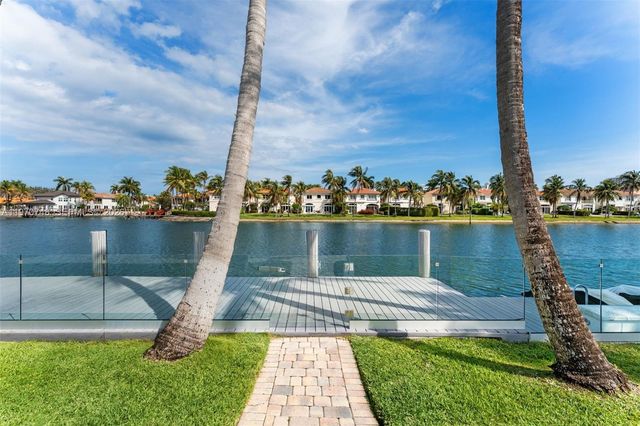 1525 Diplomat Pkwy, Hollywood, FL 33019