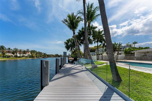 1525 Diplomat Pkwy, Hollywood, FL 33019